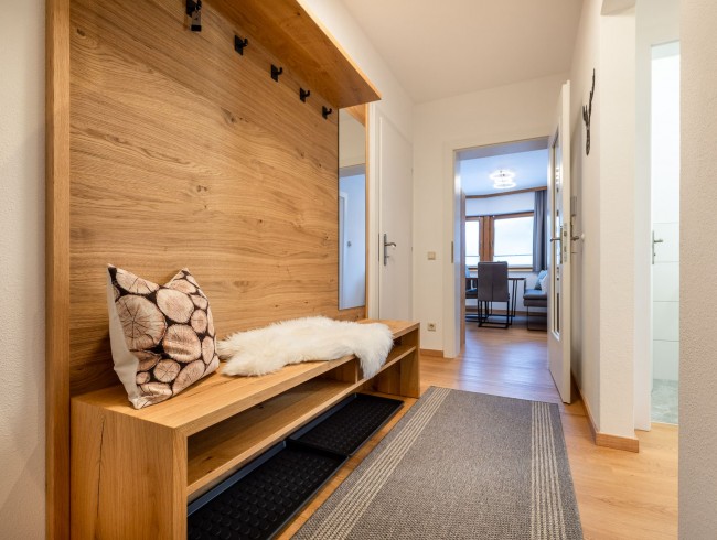 Geräumiger Eingangsbereich mit Garderobe