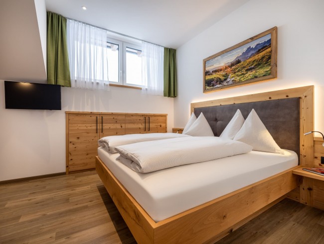 Schlafzimmer mit Doppelbett