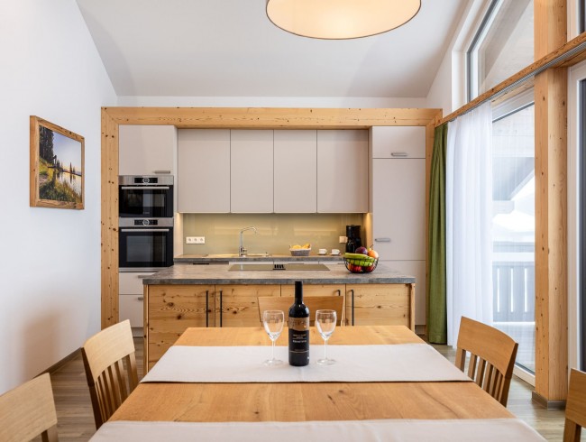 Großer Esstisch im Appartement in Flachau
